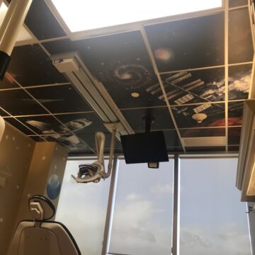 Dental treatment room with animated images printed on the ceiling