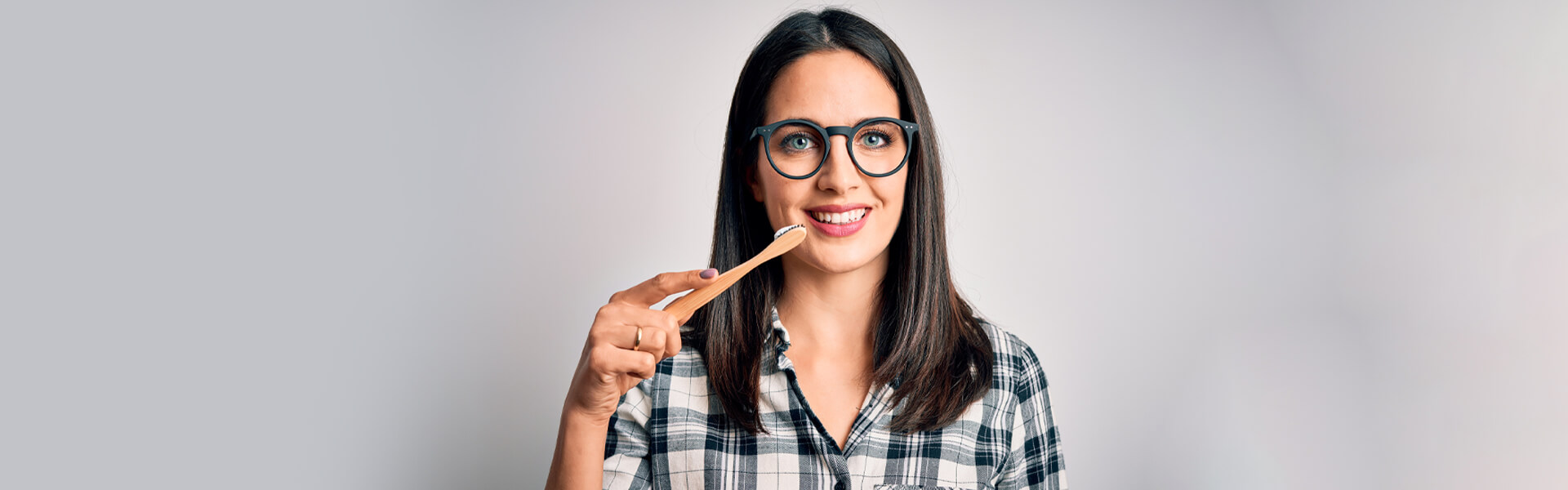 What Kind of Toothbrush and Toothpaste is Recommended by Dentists?